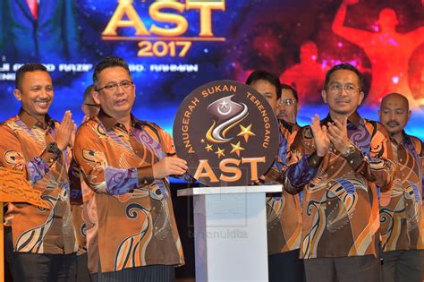 Последние твиты от azizulhasni awang (@azizulawang). Azizulhasni, Fatehah Dominasi Anugerah AST - Teganukita.net