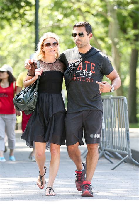 'the end is in sight'. Kelly Ripa with husband -09 - GotCeleb