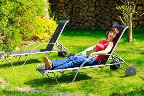 Akkugeräte und mähroboter liegen im garten im trend. Wollen Sie gut im Garten liegen, braucht es gute ...
