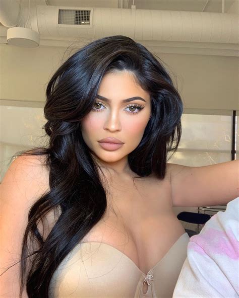 Kylie jenner shared a peek inside her holiday diet over the weekend when she showed off her boozy. Kylie Jenner's electrifying new hair colour will make your ...