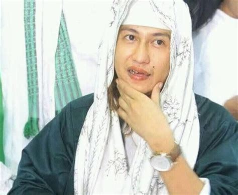 Habib bahar is a sayyid, or a descendent of the prophet muhammad. Terjerat Kasus Penghinaan Presiden, Habib Bahar bin Smith ...
