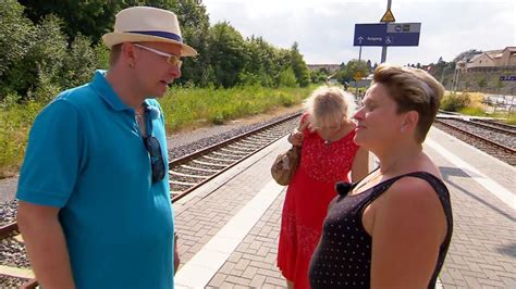 Engelfreund heiko bekommt in folge 2 von helga einen kuss. Schwiegertochter gesucht 2020: Heiko muss beim Abschied ...