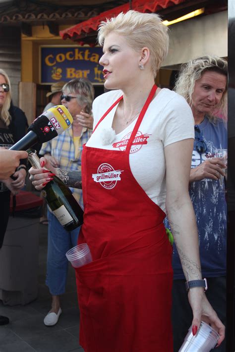 The final tour was 2010. Melanie Müller ist jetzt Bratwurst Melli auf Mallorca