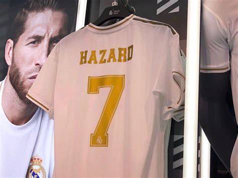 Real madrid club de fútbol. Hatimae Real Madrid Imeamua Kumpa Hazard Jezi ya Ronaldo ...