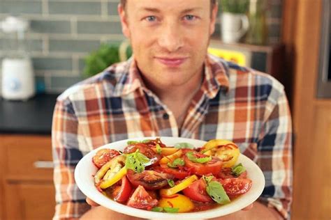 Sus platos generalmente son una mezcla de cocina italiana y cocina. 35 Recetas Veganas del chef Jamie Oliver