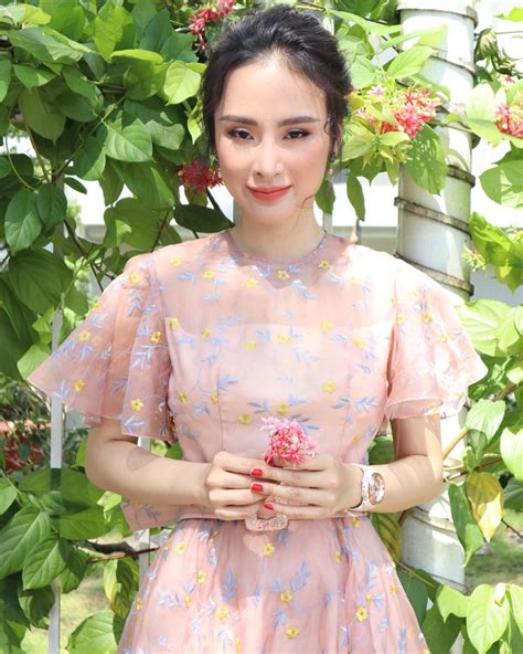 Cụ thể, hoa hậu quý bà hòa bình thế giới 2017 nói: Angela Phương Trinh 'tái xuất' với hình ảnh gây 'sốc'