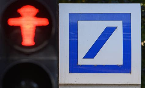 Deutsche bank auf der königsallee in düsseldorf. Düsseldorf: Deutsche Bank schließt vier Filialen