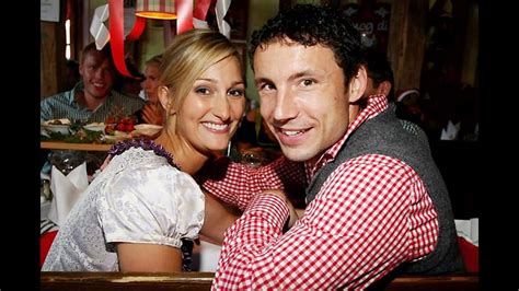 Mark van bommel is a 44 year old dutch footballer born on 22nd april, 1977 in maasbracht, netherlands. Mark van Bommel and his wife Andra van Marwijk and their ...