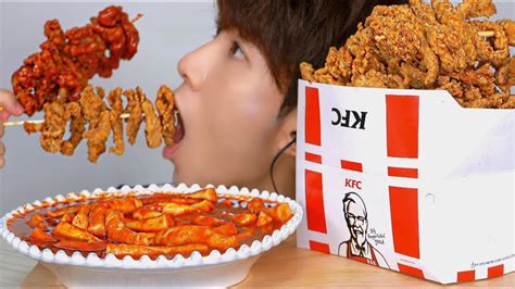 Get the freshest tastes and nutrition information today! ASMR CHICKEN SKIN & SPICY RICE CAKE KFC 닭껍질튀김 신전떡볶이 먹방 ...