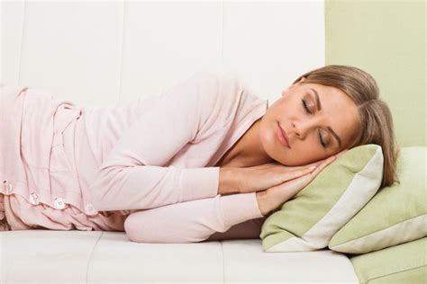 Ecco perchè dormire sul lato sinistro è più salutare - Il ...