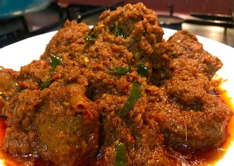 Masukkan semua bahan yang diiris tadi ke dalam blender dan haluskan sampai tercampur. Resep: Rendang Daging - Destiny Food