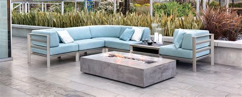 Fire pit de piedra cuadrada de 39x39 de la linea americana de brown jordan. Brown Jordan Parkway Sectional | Summer House Patio