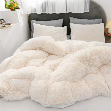 The batting is not fluffy, but rather compressed. 3 Pieces Fur Bedding Set, Shaggy Fluffy Duvet Cover ...