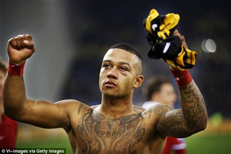 Bel nu (90 ct/min) en eventueel doorverbonden. Manchester United target Memphis Depay compared to ...