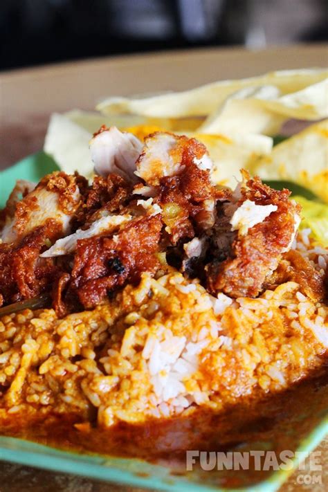 Nasi kandar adalah satu hidangan utara malaysia yang popular dan dimashyurkan oleh pedagang india muslim dari india dan. Food Review: Kok Siong Nasi Kandar Penang @ Pusat Bandar ...