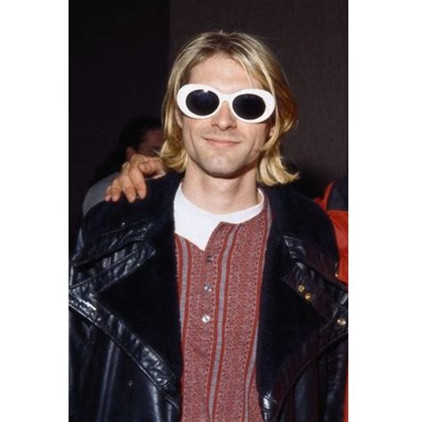 verse 1 bright, sparkly teeth struck me baby, baby, come back i sat and jerked smile, smile, smile, oh. 22 Pictures of Kurt Cobain Smiling in Honor of his ...