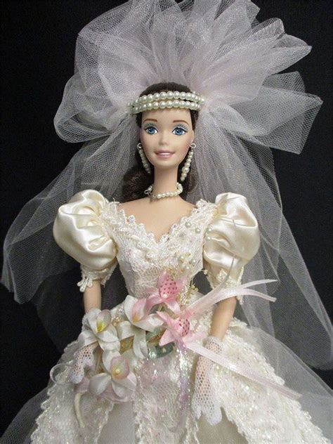 Um den möglichen unterschieden der artikel gerecht zu. 1997 - Blushing Orchid Bride Porcelain Barbie (mit Bildern ...