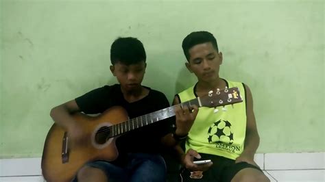 Website yang berisi kumpulan chord (akord) / kunci gitar mudah dan dasar beserta lirik lagu indonesia maupun mancanegara. Chord Lagu Anak Kost