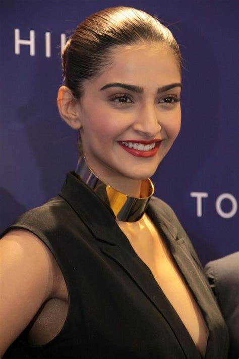 Sonam kapoor has done it before and she did it again. One of our favorite hair and makeup look of Sonam Kapoor ...