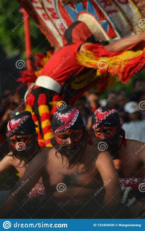 The reog dance of ponorogo in java involves a lion figure known as the singa barong. Warok And The Dancer Of Reog Ponorogo Editorial Image - Image of warok, dancer: 152454030