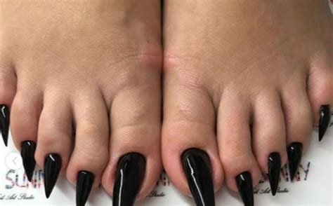 A muchas chicas nos gusta lucir no solo nuestras manos si no. Uñas: La excéntrica tendencia para pies en Instagram