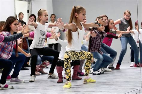 Naime, poznati glumac uslikan je u centru beograda na romantičnoj večeri sa damom koja je gotovo 30 godina mlađa od njega. Rana Suzana : Download Rana Suzana Quadradinho Natokhd Com ...
