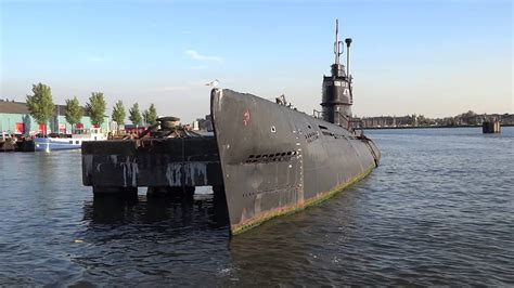 Onderzeese ramp met koersk, een van de ernstigste scheepsrampen van rusland. Russische onderzeeer De Foxtrot B-80 in de NDSM haven ...