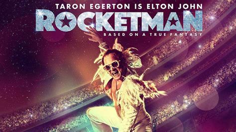 Even as rocketman chronicles elton's many missteps and shows us his failures, it can't help but unintentionally celebrate them in a way. Egerton brilha como Elton Rocketman John - O PipoqueiroO ...