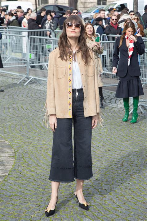 96 855 tykkäystä · 23 733 puhuu tästä. Clara Luciani au défilé Miu Miu