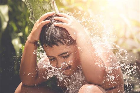 Perbedaanya adalah terletak pada kondisi/keadaan air yang dipanaskan. Cara Mudah Menikmati Mandi Dengan Solar Water Heater ...