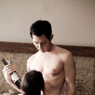 Le mari, hoon, la prend pour maîtresse. The Housemaid Picture 9