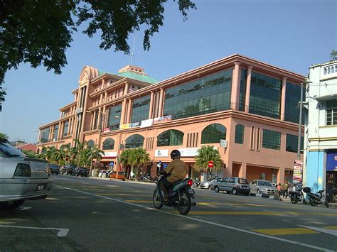 There are a number of places in and around kuantan that are worth visiting. File:Mahkota Square.jpg - Wikimedia Commons