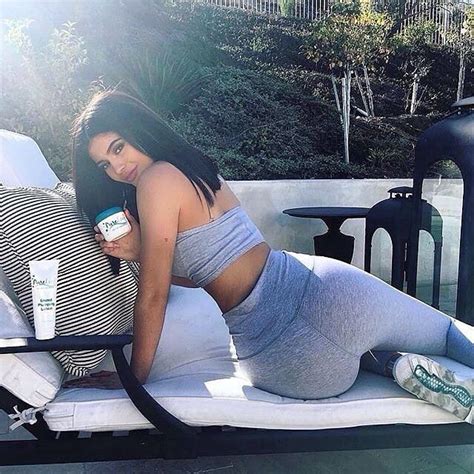 Kylie jenner is a reality tv star, a model, and a businesswoman. Pin von tylie auf tylie | Kylie jenner körper, Kylie ...