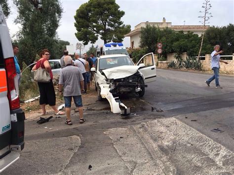 Un morto e quattro feriti, di cui uno grave. Incidente sulla Fasano-Pezze di Greco: ferite due donne