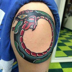 Maybe you would like to learn more about one of these? 30 erstaunliche Ouroboros Tattoo Designs mit Bedeutungen ...