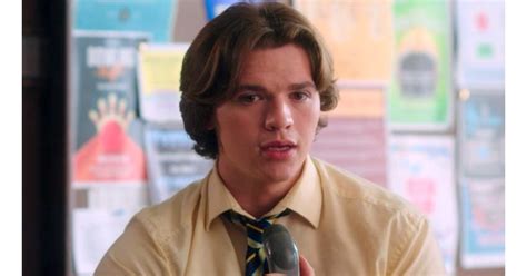 Esse segredo coloca sua relação com seu melhor amigo em risco. "A Barraca do Beijo 3": Joel Courtney fala sobre Lee e o ...