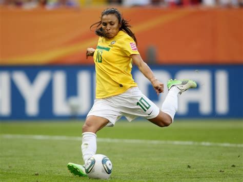 Marta é a única mulher da história a colocar os seus pés na calçada da fama do e agora é também a primeira mulher da história a receber uma bola de ouro do prêmio espn bola de prata sportingbet. Marta é indicada à Bola de Ouro da Fifa pela 12ª vez ...