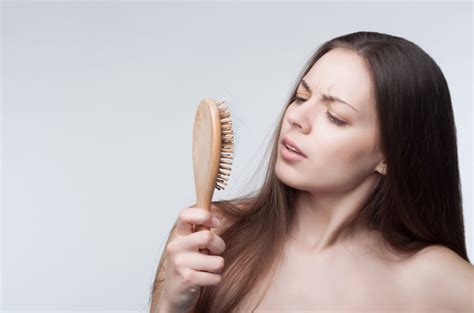 Cela fait partie des quatre phases de la vie du cheveu : La Perte de Cheveux chez les Femmes