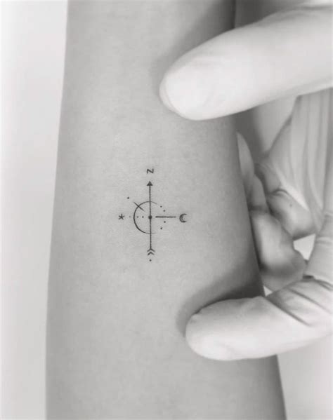 Small compass tattoo ideas for the leg and foot. 1001 + ideas for a beautiful and meaningful compass tattoo