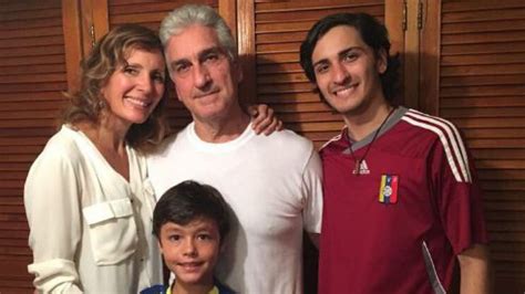 Oposición heraldo muñoz recibe críticas tras descartar primaria presidencial de toda la oposición. Esposa de Braulio Jatar: Me preguntaba si no era un sueño ...