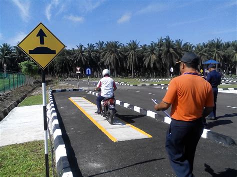 Untuk urusan ini, anda hanya perlu pergi ke jabatan pengangkutan jalan (jpj) yang berdekatan tip ini sekadar mengingatkan anda semula supaya anda boleh berurusan dengan jpj tanpa perlu untuk mendapatkan semula gantian lesen memandu, beberapa persediaan dan juga dokumen yang. JOM AMBIL LESEN B2 HANYA RM299