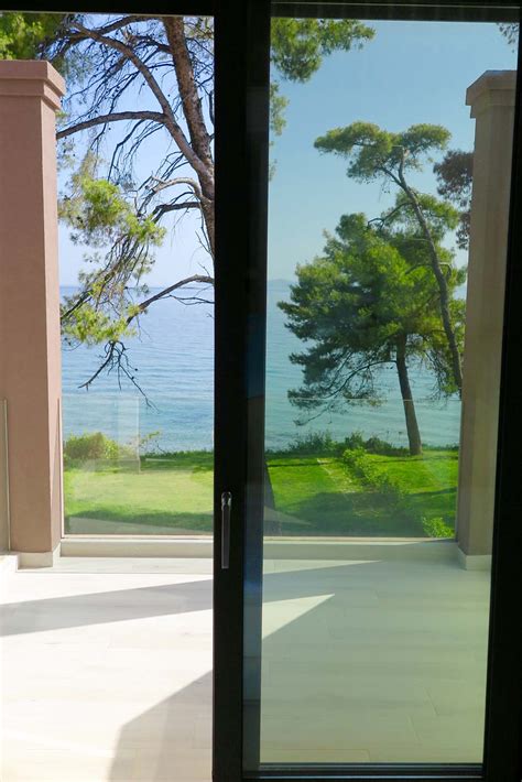 Το νημποριό είναι ένας μικρός σχετικά κόλπος της νότιας εύβοιας, ανάμεσα στα στύρα και το μαρμάρι, απέναντι από το μαραθώνα. ΔΙΑΜΟΝΗ - ΕΛΛΗΝΙΚΑ ΕΥΒΟΙΑΣ - VILLA DEL MARE