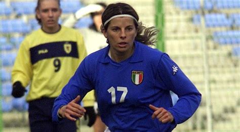 Ex calciatrice azzurra consigliera @figc opinionista tv resp.settorecf @assocalciatori coach @azzurreparl. Il Rosa del Calcio - Katia Serra di Valentina Cristiani