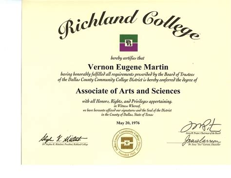 A beng degree is awarded in technical disciplines. Difference Between Associates and Bachelors Degree
