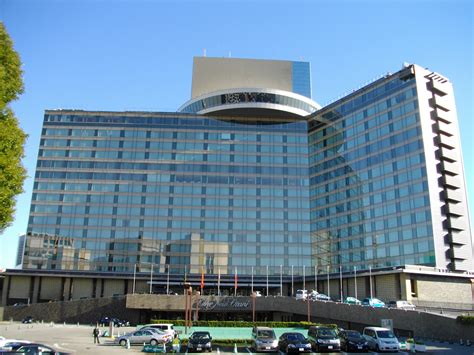 The new otani inn tokyo, a member of the new otani hotel group and associate hotels, is the only one of its kind in the tokyo metropolitan area. File:Hotel New Otani Tokyo The Main 2.JPG - Wikimedia Commons