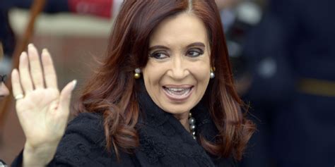 Putin and kirchner finalize massive bilateral cooperation roadmap. Cristina Kirchner fratura o tornozelo na Argentina | Folha ...