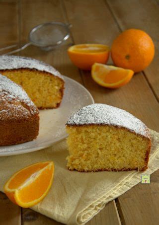 Il pan d'arancio è un dolce tipico della sicilia, il cui nome richiama l'intenso aroma di arancia che sprigiona. Pan d'arancio, torta furba e facile con un'arancia intera