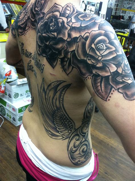 Peck, average tattoo prices for most customers are around $200 to $300 with a $100 minimum.to get up to 6 hours' worth of tattoos in one day, expect a tattoo price range of $1,000 and more. Pin by Hannah Pepple on TATTOO'S | Tattoos, Tattoo prices ...