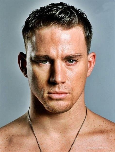 Channing tatum looks amazing in short hairstyles and though he is a motivation for many actors. Short Hair | Celebridades guapas, Actores guapos, Channing ...