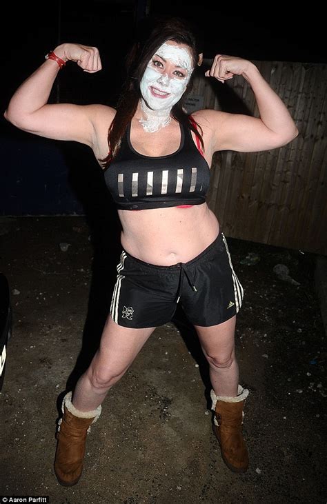 His face went from red to green faster than a set of traffic lights. Lisa Appleton treats herself to a purifying face mask ...